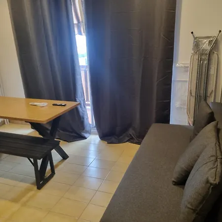 F2 F3 ,appartement Climatise Neuf, Magnifique Vue Sur Et Aeroport, Proche Tram Et Gare Sncf 1 Min,aeroport 3 Minutes, 2or3 Rooms, New Ac Apartment, Magnificent Sea And Airport Views, Close To Tram And Sncf Train Station 1 Min, Airport 3 Min Apartment Nice