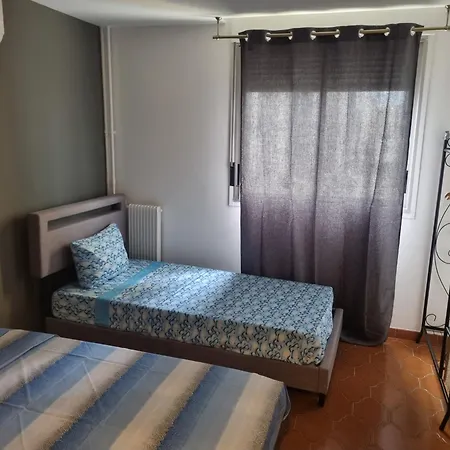 Apartment F2 F3 ,appartement Climatise Neuf, Magnifique Vue Sur Et Aeroport, Proche Tram Et Gare Sncf 1 Min,aeroport 3 Minutes, 2or3 Rooms, New Ac Apartment, Magnificent Sea And Airport Views, Close To Tram And Sncf Train Station 1 Min, Airport 3 Min *