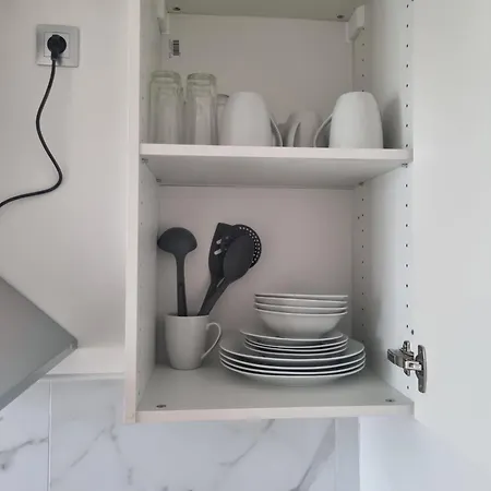 Apartment F2 F3 ,appartement Climatise Neuf, Magnifique Vue Sur Et Aeroport, Proche Tram Et Gare Sncf 1 Min,aeroport 3 Minutes, 2or3 Rooms, New Ac Apartment, Magnificent Sea And Airport Views, Close To Tram And Sncf Train Station 1 Min, Airport 3 Min