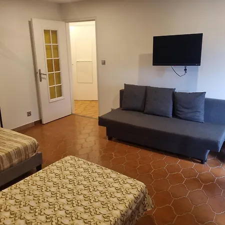 F2 F3 ,appartement Climatise Neuf, Magnifique Vue Sur Et Aeroport, Proche Tram Et Gare Sncf 1 Min,aeroport 3 Minutes, 2or3 Rooms, New Ac Apartment, Magnificent Sea And Airport Views, Close To Tram And Sncf Train Station 1 Min, Airport 3 Min * Nice