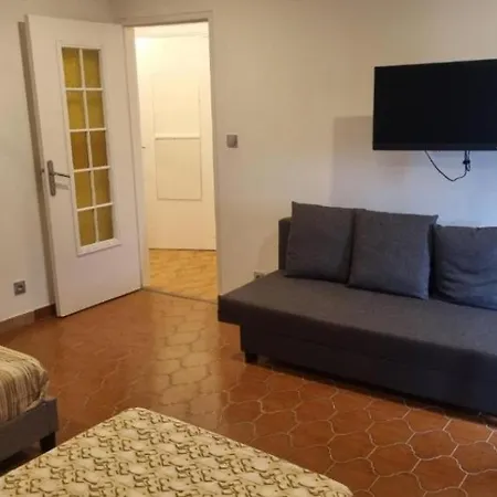F2 F3 ,appartement Climatise Neuf, Magnifique Vue Sur Et Aeroport, Proche Tram Et Gare Sncf 1 Min,aeroport 3 Minutes, 2or3 Rooms, New Ac Apartment, Magnificent Sea And Airport Views, Close To Tram And Sncf Train Station 1 Min, Airport 3 Min