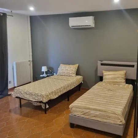 F2 F3 ,appartement Climatise Neuf, Magnifique Vue Sur Et Aeroport, Proche Tram Et Gare Sncf 1 Min,aeroport 3 Minutes, 2or3 Rooms, New Ac Apartment, Magnificent Sea And Airport Views, Close To Tram And Sncf Train Station 1 Min, Airport 3 Min Apartment