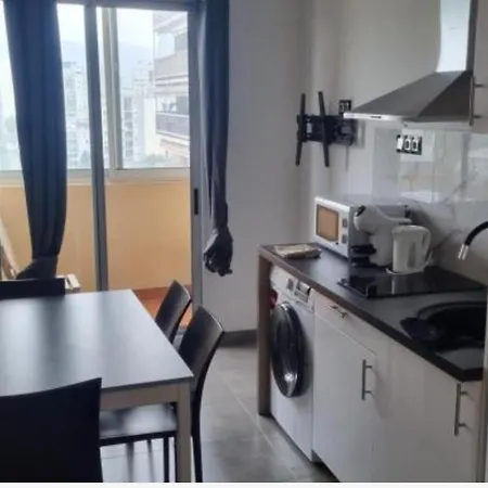 F2 F3 ,appartement Climatise Neuf, Magnifique Vue Sur Et Aeroport, Proche Tram Et Gare Sncf 1 Min,aeroport 3 Minutes, 2or3 Rooms, New Ac Apartment, Magnificent Sea And Airport Views, Close To Tram And Sncf Train Station 1 Min, Airport 3 Min Apartment Nice