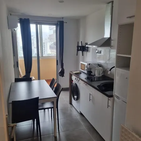 F2 F3 ,appartement Climatise Neuf, Magnifique Vue Sur Et Aeroport, Proche Tram Et Gare Sncf 1 Min,aeroport 3 Minutes, 2or3 Rooms, New Ac Apartment, Magnificent Sea And Airport Views, Close To Tram And Sncf Train Station 1 Min, Airport 3 Min *
