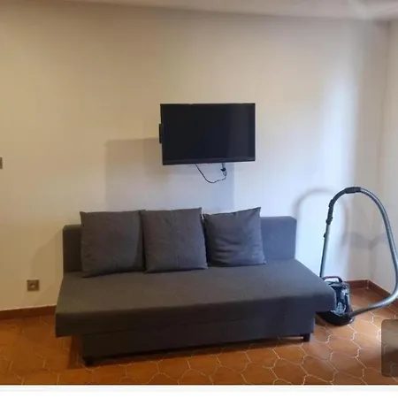 F2 F3 ,appartement Climatise Neuf, Magnifique Vue Sur Et Aeroport, Proche Tram Et Gare Sncf 1 Min,aeroport 3 Minutes, 2or3 Rooms, New Ac Apartment, Magnificent Sea And Airport Views, Close To Tram And Sncf Train Station 1 Min, Airport 3 Min * Nice